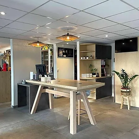 Ibis - Restaurant Ξενοδοχείο 3*